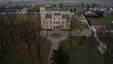 Hochwertige-Drohnenaufnahmen-Zeigen-Diese-Architektur