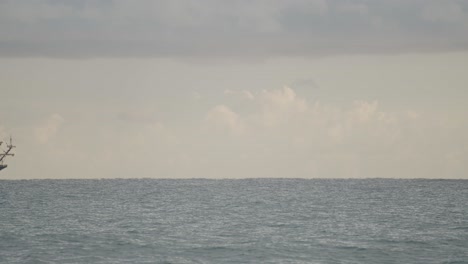 Réplica-De-Galeón-Andaluza-Del-Siglo-XVI-Navegando-En-El-Mar-Mediterráneo-En-Un-Hermoso-Día-Nublado-Al-Amanecer