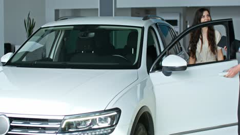 woman and salesperson at a car dealership