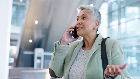 Llamada-Telefónica,-Viajes-Y-Mujer-De-Negocios-En-El-Aeropuerto