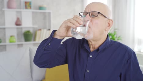 The-old-man-is-taking-medicine-and-smiling.