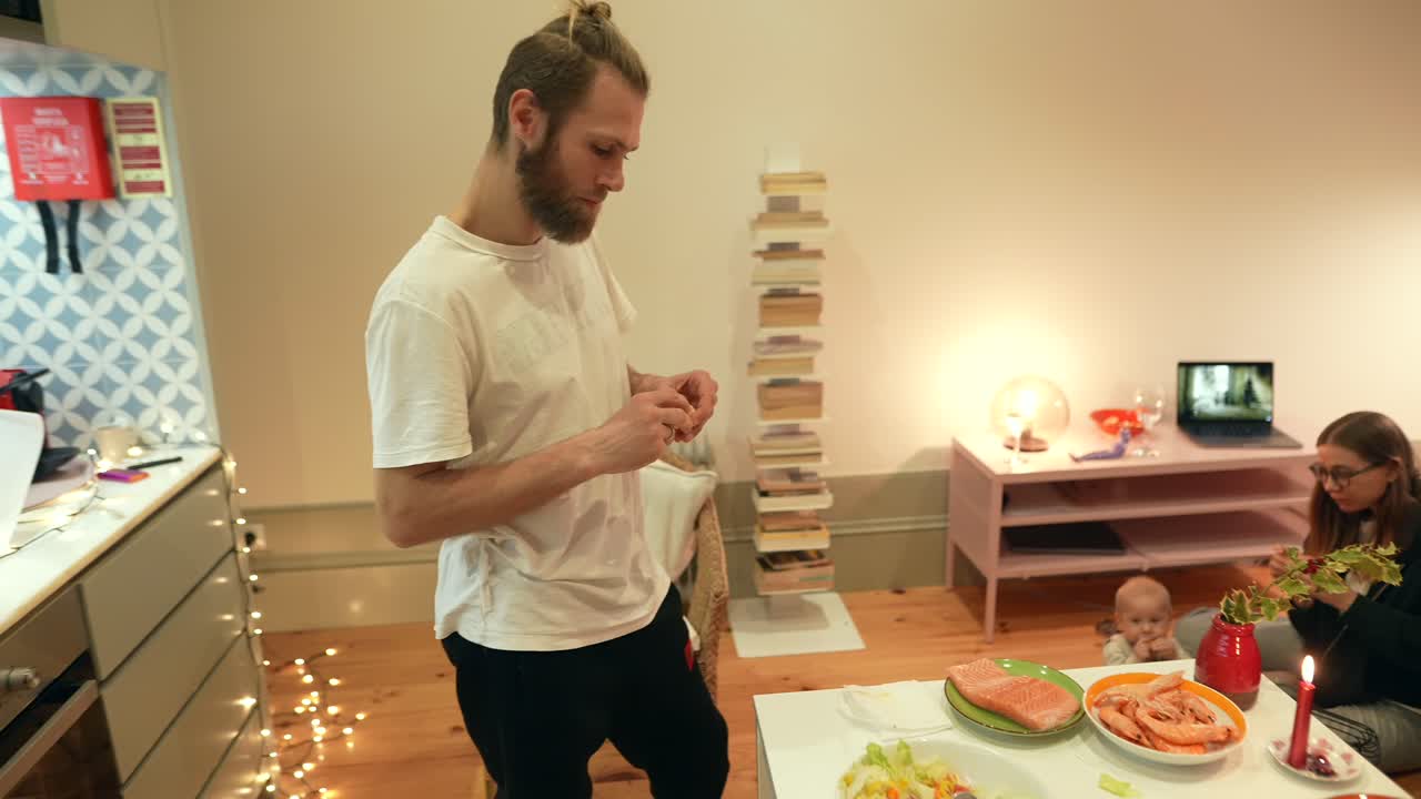 cena familiar en el hogar