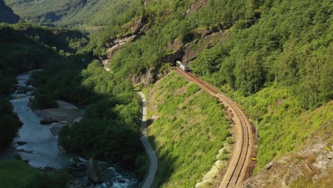 La-Línea-Flam-(flamsbana-Noruega)-Es-Una-Larga-Línea-Ferroviaria-Entre-Myrdal-Y-Flam-En-Aurland,-Noruega.