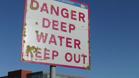 warning-signs-deep-water-,-danger