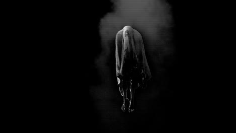 animación de fantasma en movimiento y humo sobre fondo negro