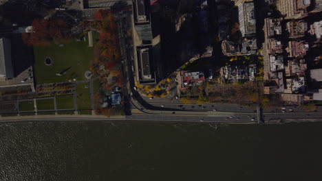 Aerial-birds-eye-overhead-top-down-view-of-waterfront-multilane-road.-Autumn-colour-trees-along.-Manhattan,-New-York-City,-USA