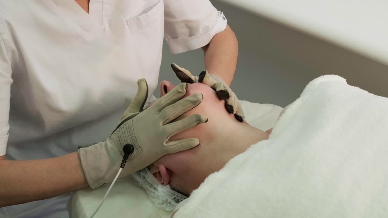 미세 전류 장갑, 얼굴 리프트 절차