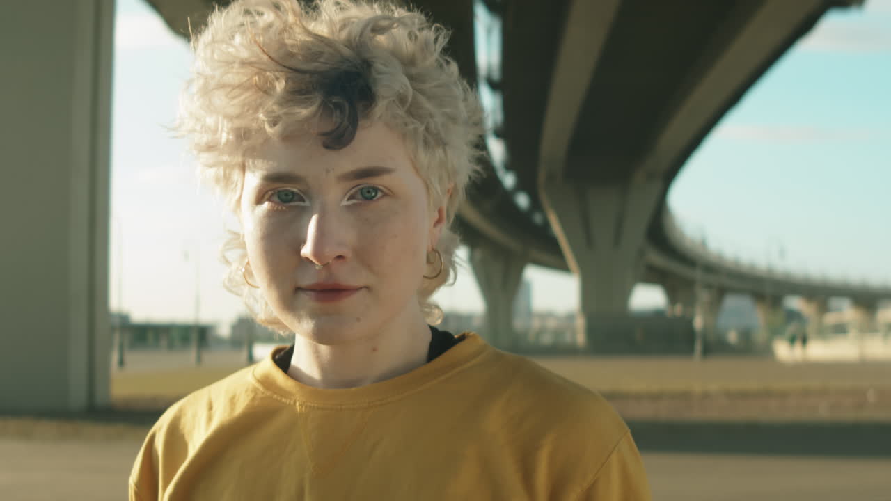 retrato de una joven bailarina al aire libre