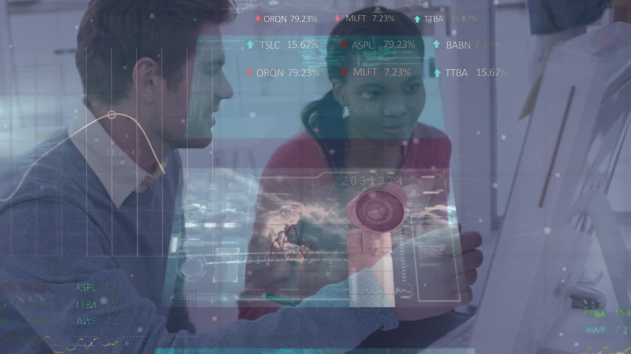 사무실에서 컴퓨터를 사용하는 다양한 사업가들에 대한 금융 데이터 처리 애니메이션