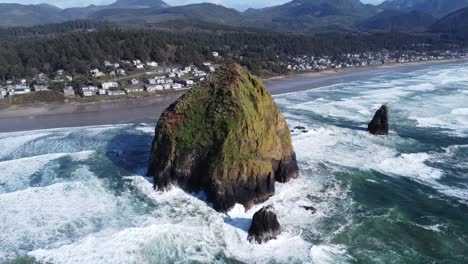 haystack rock in cannon beach or