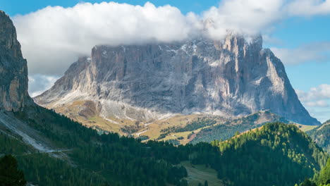 Zeitraffer---Dolomiten-Langkofel-Italien-Landschaft