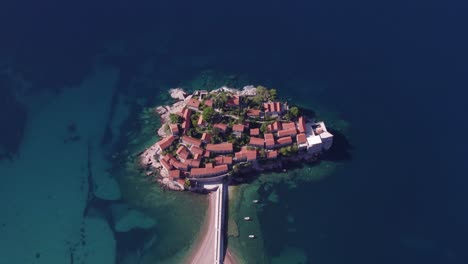 abajo de sveti stefan y resort petrovac en montenegro durante el día, aérea