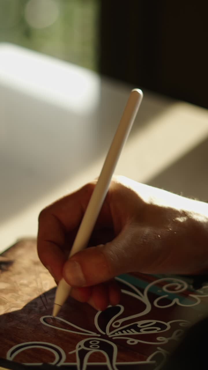 Drawing on a tablet with an Apple Pencil