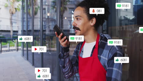 animación de múltiples barras de notificación sobre hombre biracial hablando en el altavoz del teléfono celular