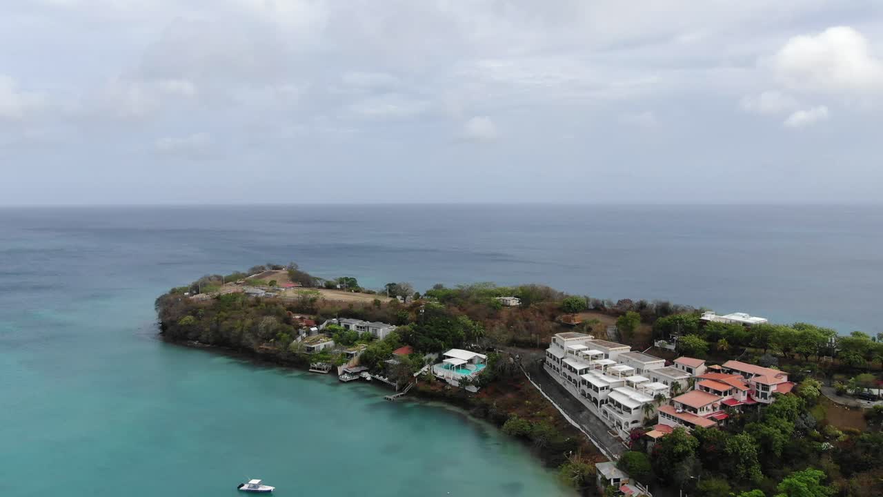 Case e ville di lusso su penisola tropicale a Grenada