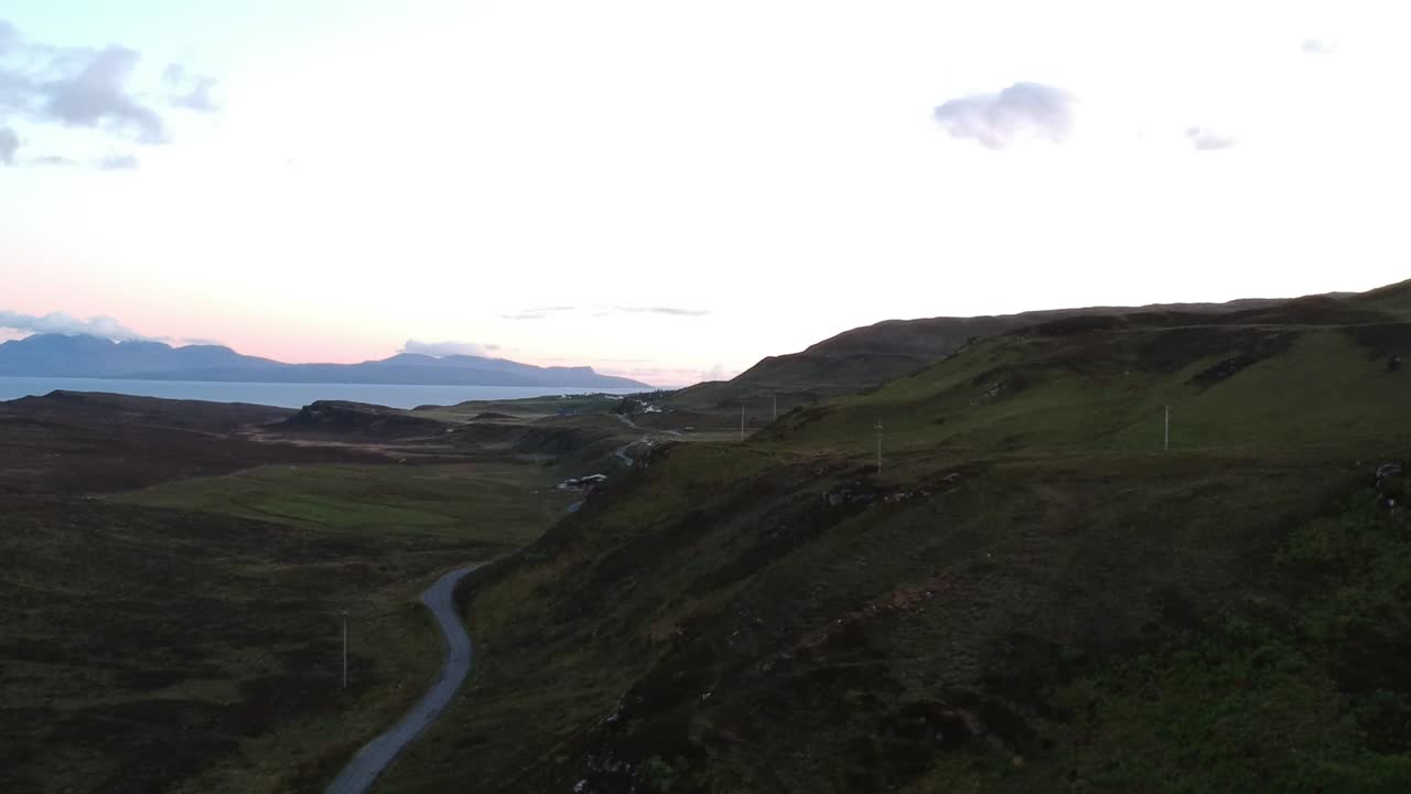 황금시간대 산길 푸쉬인 드론샷