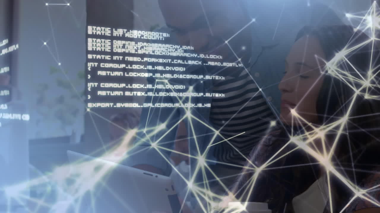 animación de la red de conexiones, procesamiento de datos sobre hombre de negocios y mujer de negocios con tablet