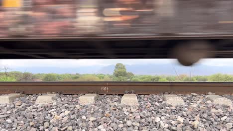 魔法の山を越えて 砂漠の列車を渡る