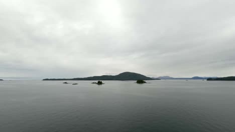 Islotes-Y-Península-A-Lo-Largo-De-La-Costa-Sur-De-Alaska---Lapso-De-Tiempo-Nublado