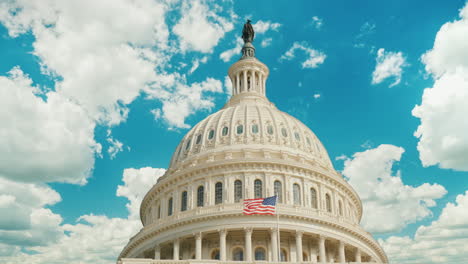 Kuppel-Des-Kapitols-In-Washington-DC-Wolken-Schweben-Schnell-Auf-Dem-Gebäude