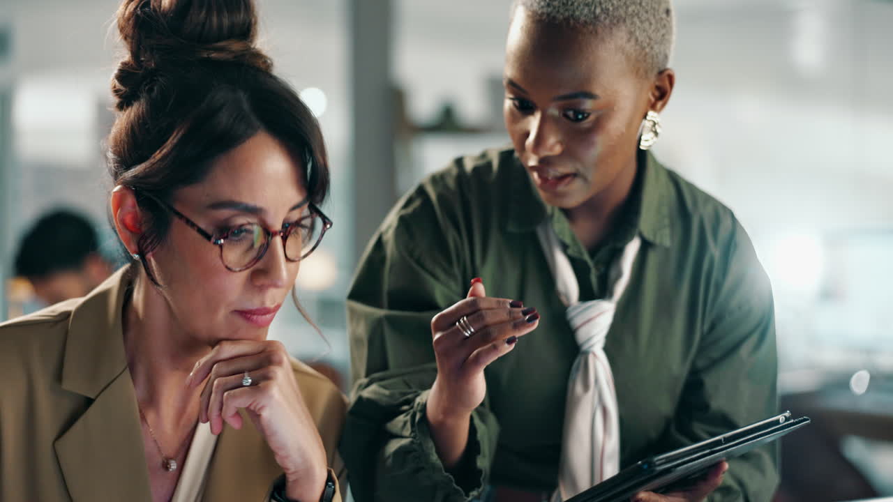 Women collaborating in the office