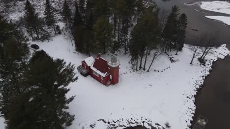 4k-drone-video-of-Sandpoint-Lighthouse-in-Baraga,-Michigan-in-the-winter