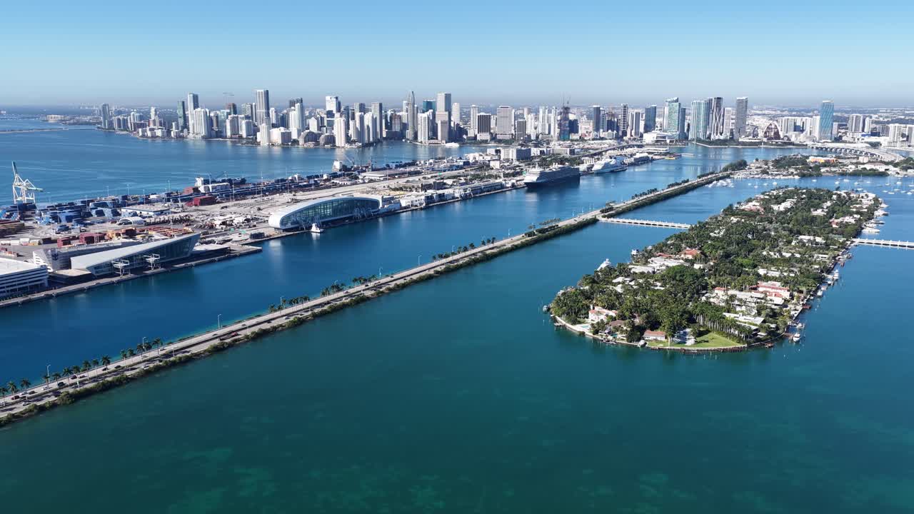 Skyline di Miami Beach a Miami Beach, in Florida, Stati Uniti. Splendido paesaggio urbano. Paesaggio sulla spiaggia. Grattacieli. Skyline di Miami Beach in Florida, Stati Uniti. Sfondo naturalistico