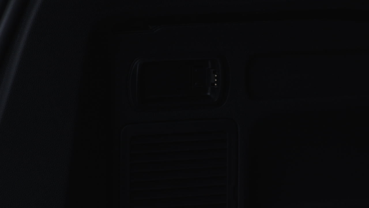 primer plano de una linterna de maletero de coche de emergencia