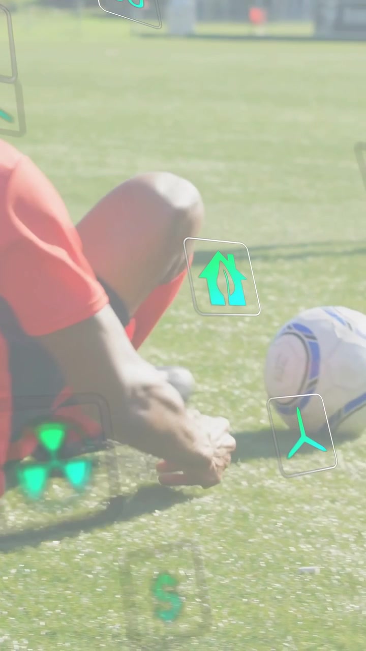 Video verticale: Calciatore verde che fa un passo, attirando il calciatore rosso a scivolare per conquistare la palla, con HUD in sovrapposizione.