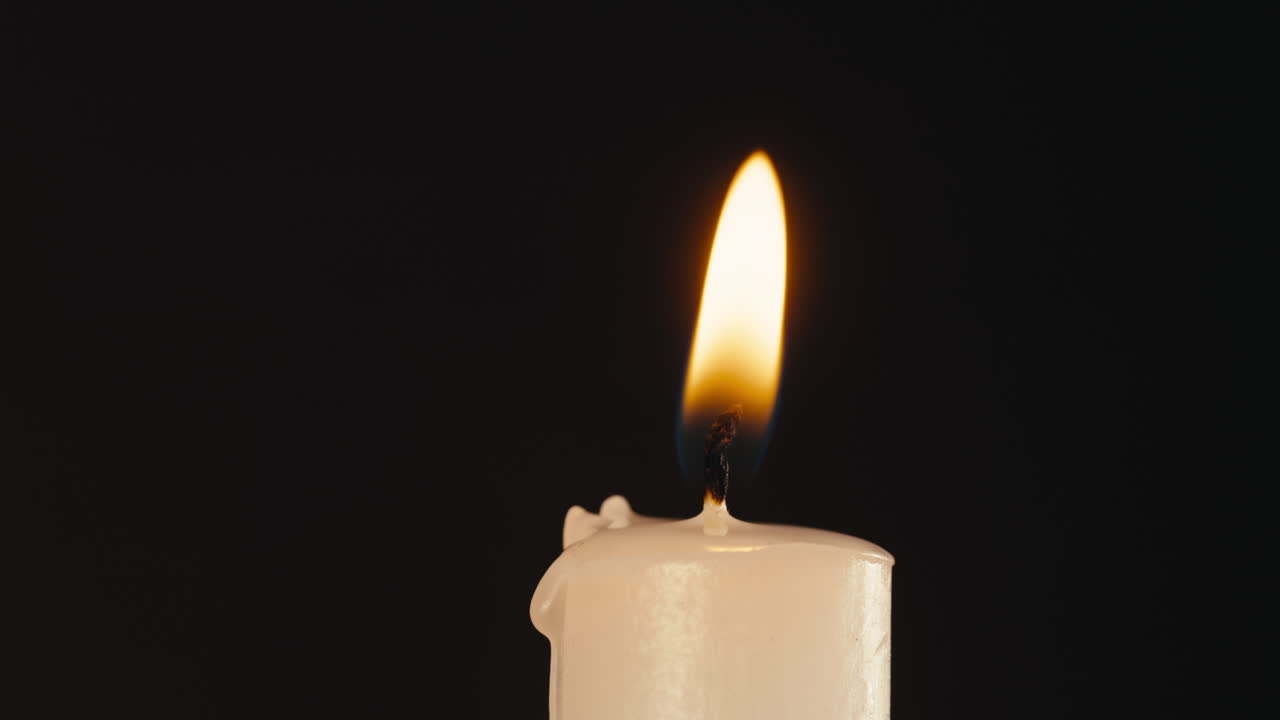 Close-up di una candela accesa