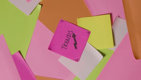 Business-Concept-Of-Revolving-Sticky-Notes-With-Trends-Written-On-Top-Note