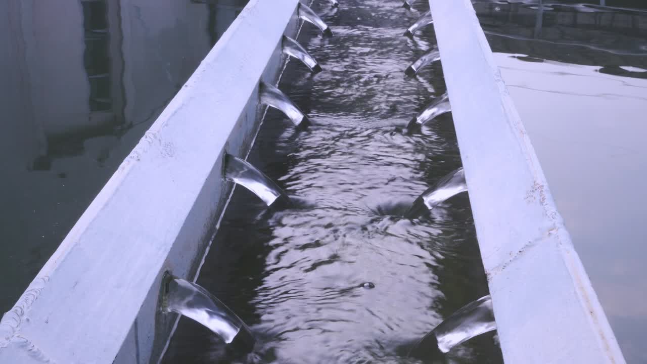 하수 처리 시설의 폐수.