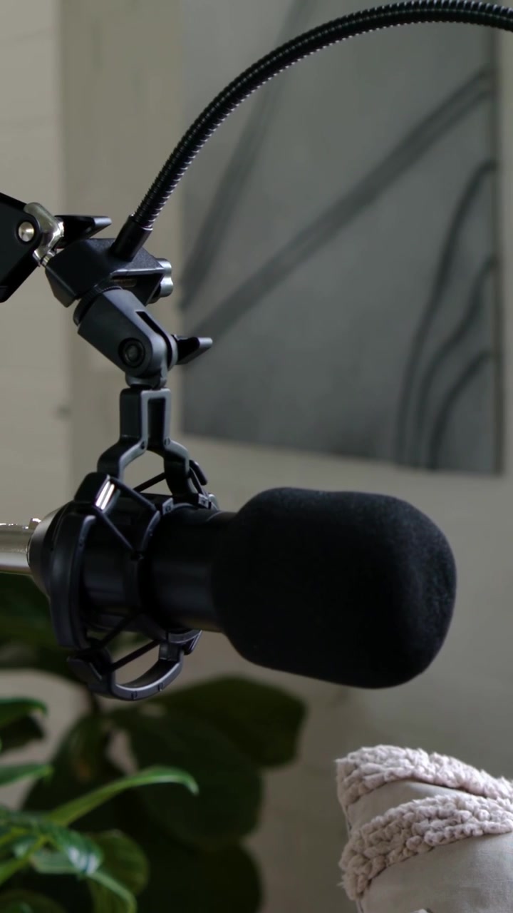 Vertical video: Swinging mic shifting to center at home after tweak for recording with windscreen