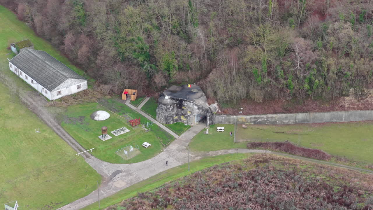 Vista aerea dall'alto dell'ingresso della fortezza di Eben-Emael in Belgio