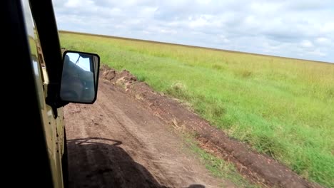 Side-view-of-the-exterior-of-a-4x4-vehicle-on-a-dirt-road