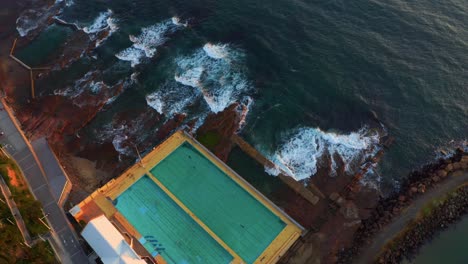 top view of the continental pool at the shoreline of wollongong north beach at dusk in nsw, australia