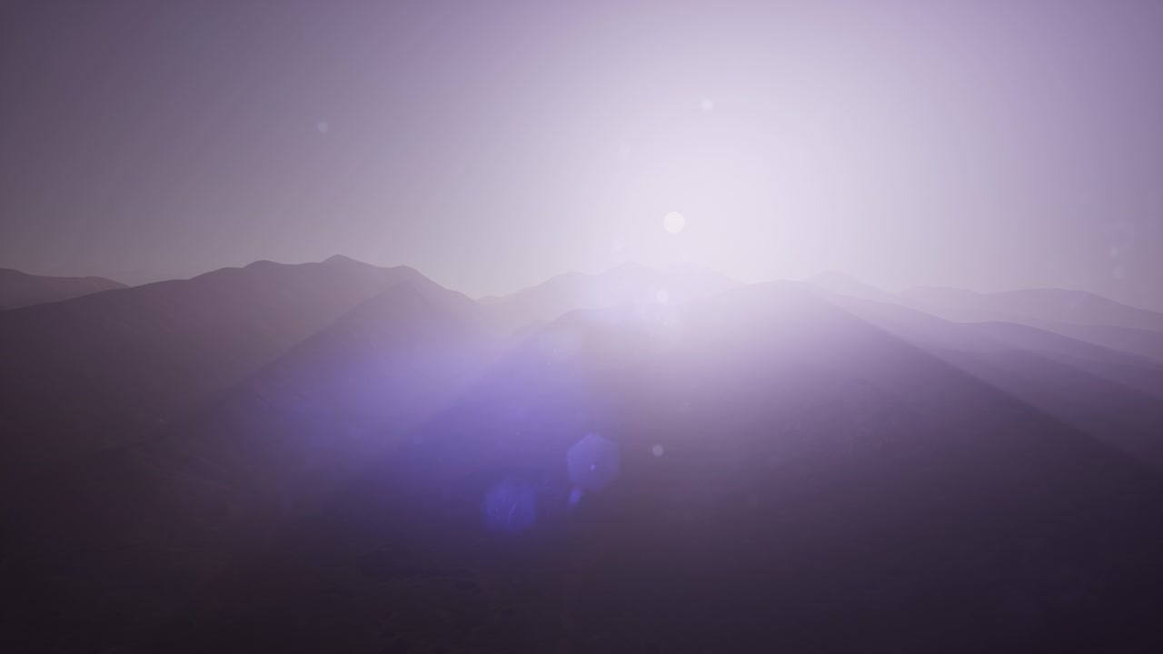 안개 속 에 있는 공중 의 초록색 언덕 풍경