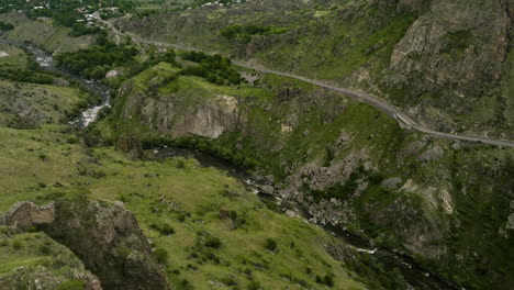 Scenic-View-Of-Kura-River-In-The-Rocky-Mountains-Near-Tmogvi-Fortress,-Georgia