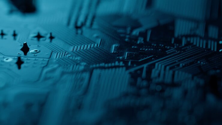 Vista macro di un circuito stampato in una stanza buia. Struttura ravvicinata di un processore elettrico