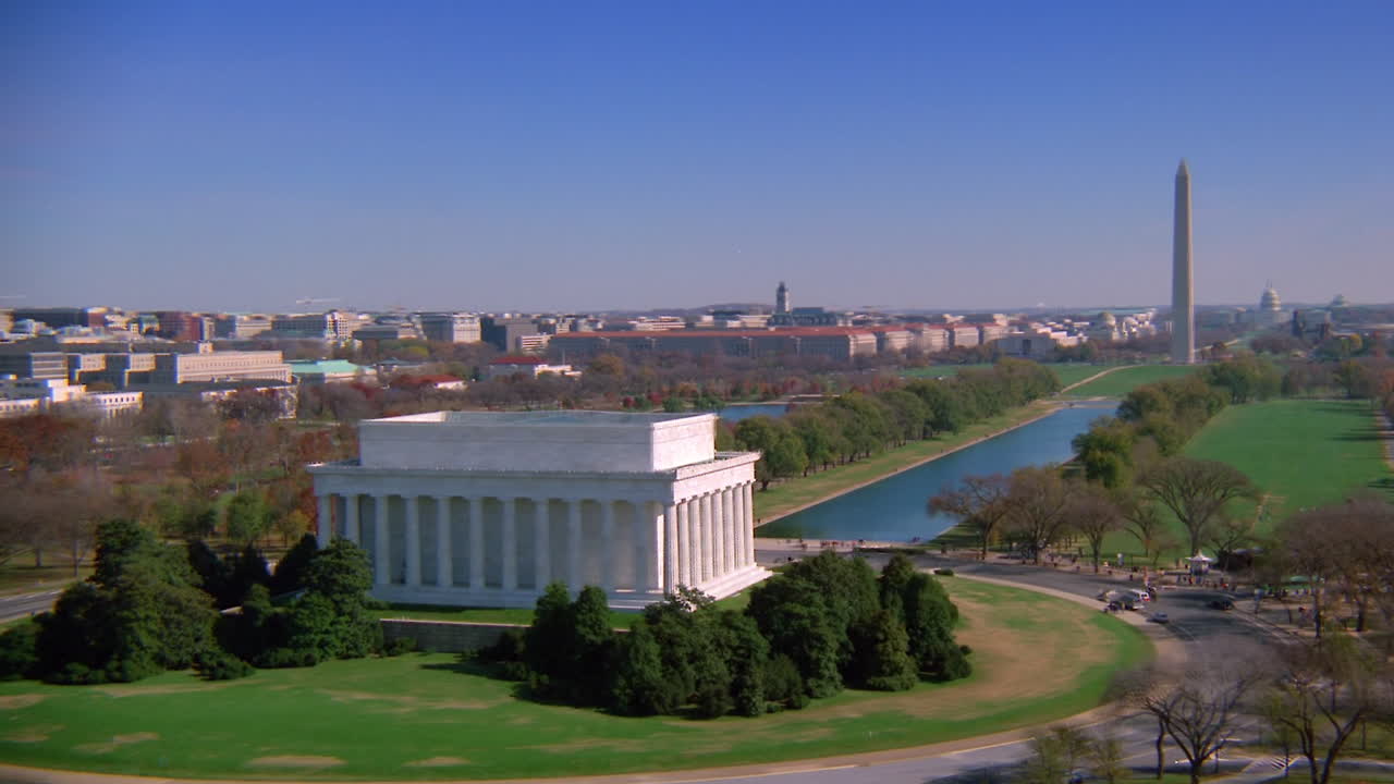 워싱턴 기념탑을 배경으로 워싱턴 dc에 있는 링컨 기념관의 아름다운 공중