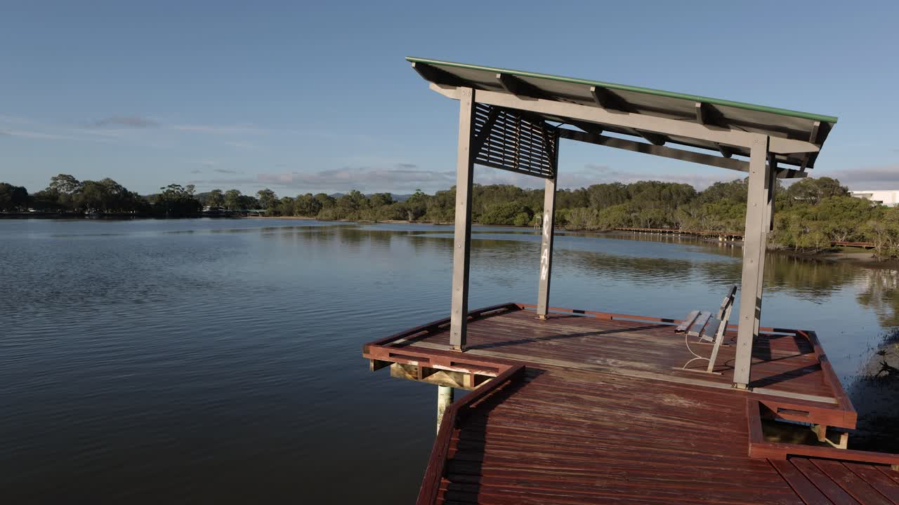 26. helmikuuta 2023 - Gold Coast, Queensland, Australia: Näkymä Beree Badalla -reservaatilta ja Currumbin Creekiltä auringonnousun aikaan