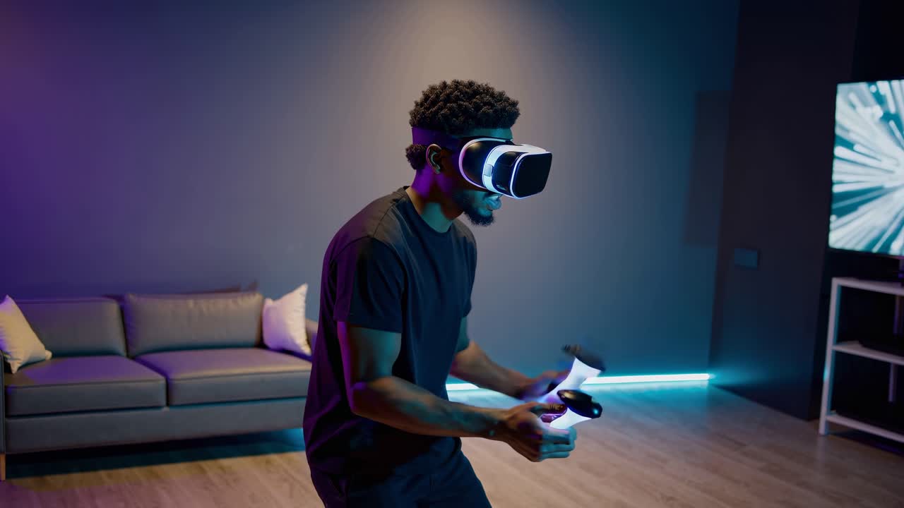 pria bermain game VR