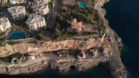 Spanien-Mallorca-Cala-Figuera-Ansicht-Von-Oben-Mit-Einer-Drohne-Bei-4k-24-Fps-Mit-Nd-filtern-Und-Zu-Verschiedenen-Tageszeiten-Mit-Dji-Mavic-Air