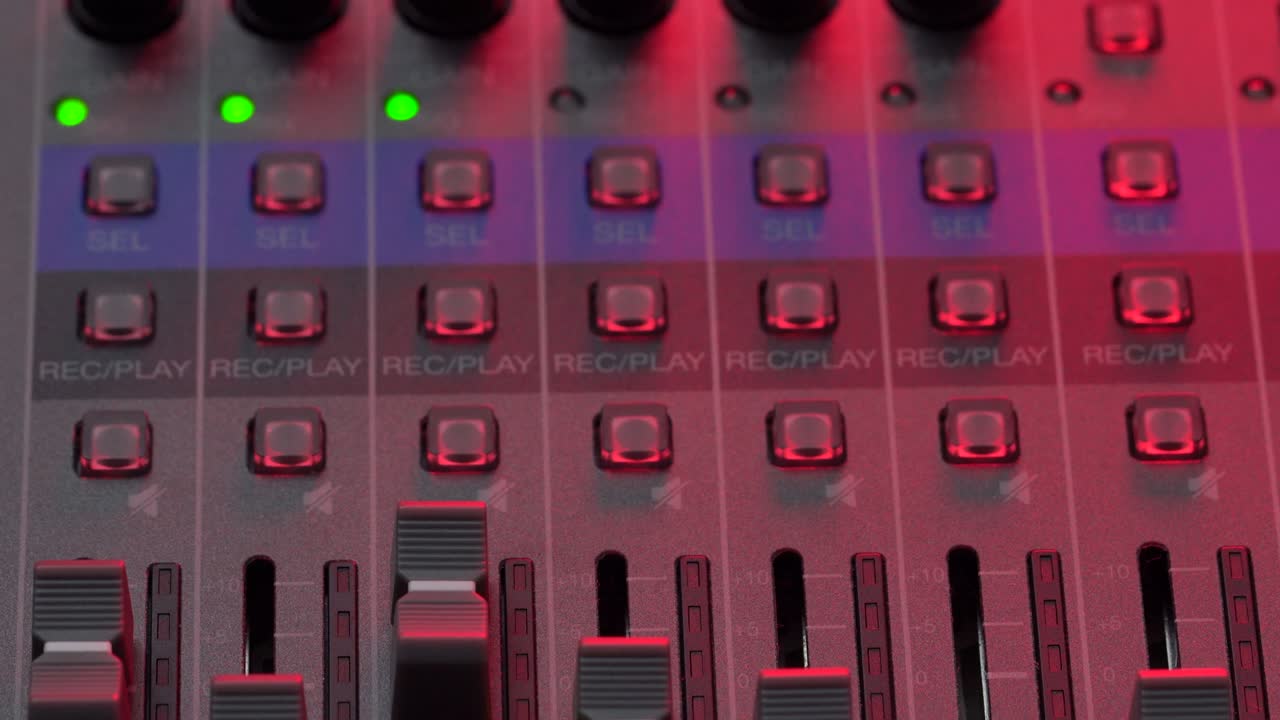 LED Indicator Level Signal on the Sound Mixing Console