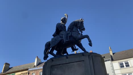 Statue-of-Charles-William-Vane-Stewart-on-horseback-in-Durham-City-Market-Place,-with-a-clear-blue-sky