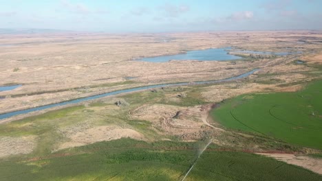 Vista-Aérea-De-Los-Campos-De-Maíz-Con-Sistemas-De-Riego-De-Pivote-Central-En-El-Proyecto-De-La-Cuenca-De-Columbia-Del-Estado-De-Washington-Oriental-A-Fines-Del-Verano