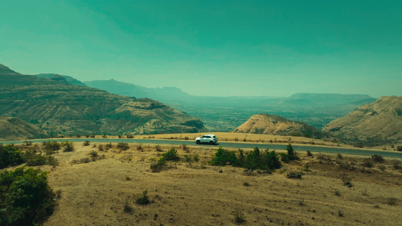 viaje por carretera a la montaña con vistas panorámicas
