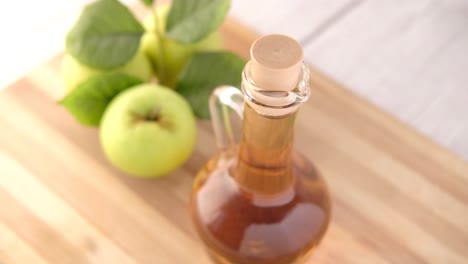 apple cider vinegar with apples