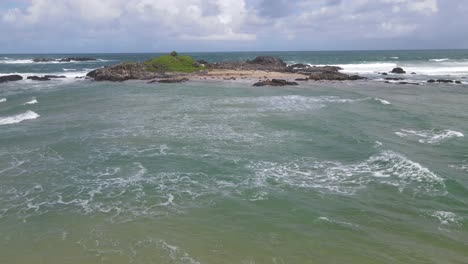 Waves-In-The-Ocean-Rolling-In-The-Beach-At-Bonville---Sawtell-Beach-In-NSW,-Australia