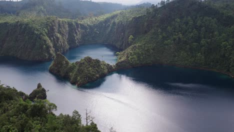 Plano-Panorámico-Cinematográfico-Aéreo-De-Cinco-Lagos,-Parque-Nacional-Montebello,-Chiapas